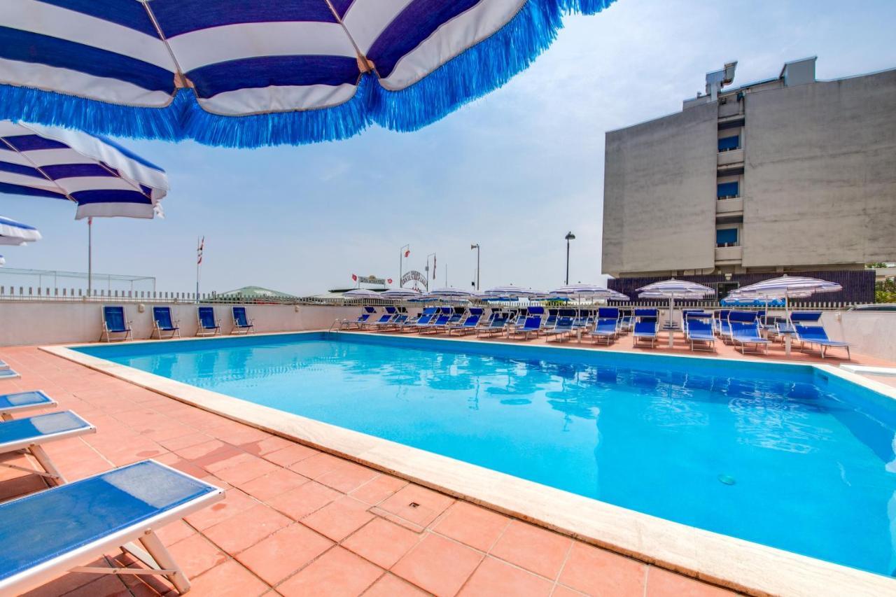Hotel Majestic Беллария-Иджеа-Марина Экстерьер фото