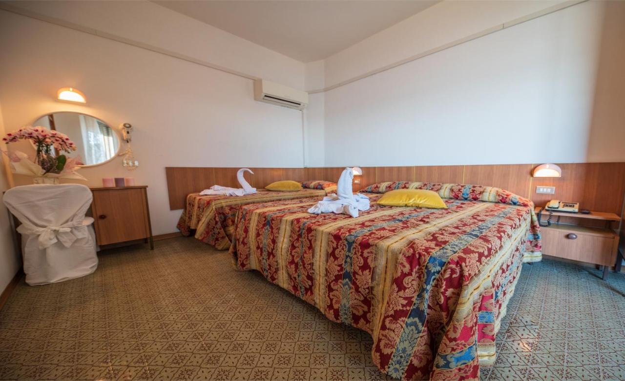 Hotel Majestic Беллария-Иджеа-Марина Экстерьер фото