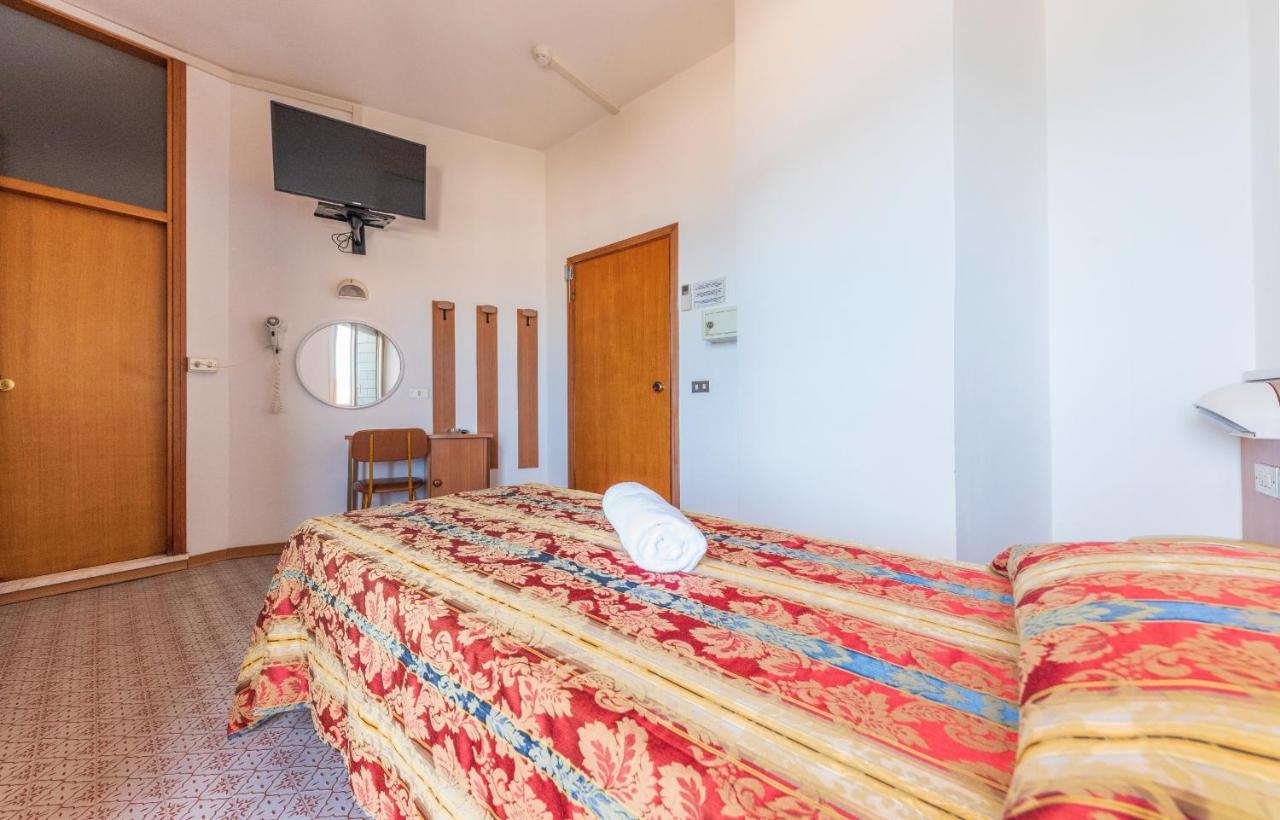 Hotel Majestic Беллария-Иджеа-Марина Экстерьер фото