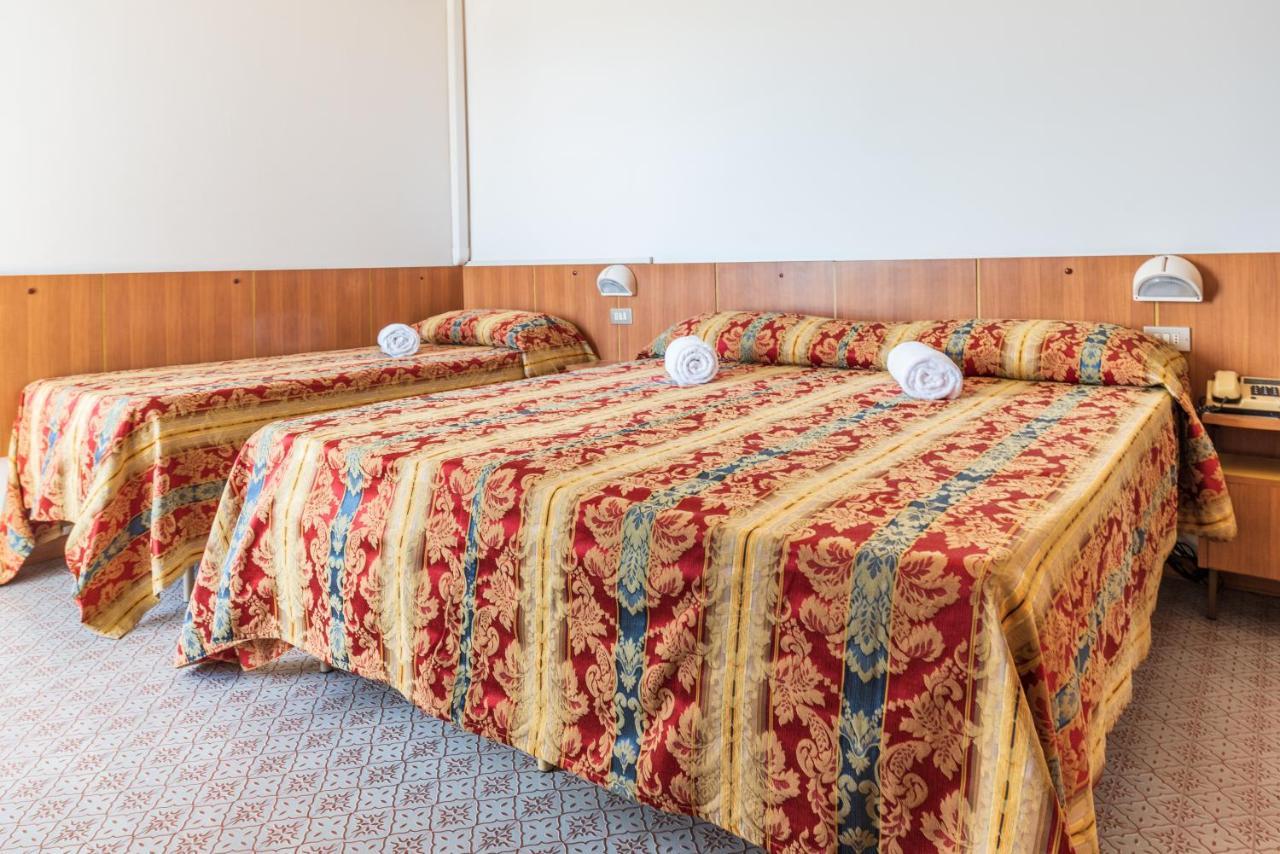 Hotel Majestic Беллария-Иджеа-Марина Экстерьер фото
